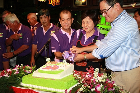 Diana Group Managing Director Sopin Thappajug (2nd right and friends cut the birthday cake celebrating 24 years at the Green Bottle Pub.